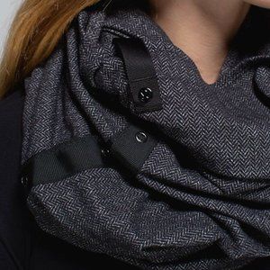 EUC Lululemon Vinyasa Scarf Black Herringbone